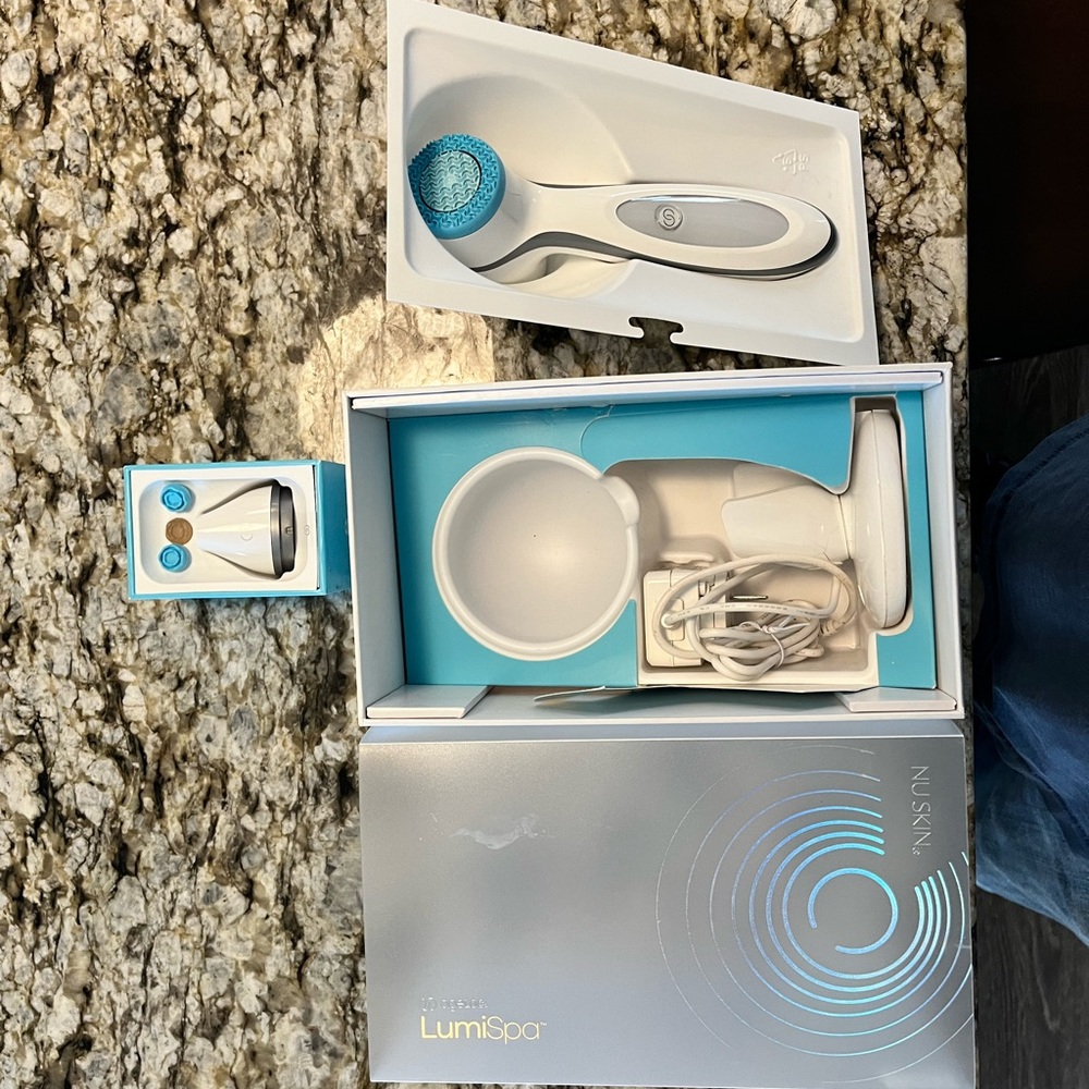 NuSkin ageLOC Lumispa facial cleanser